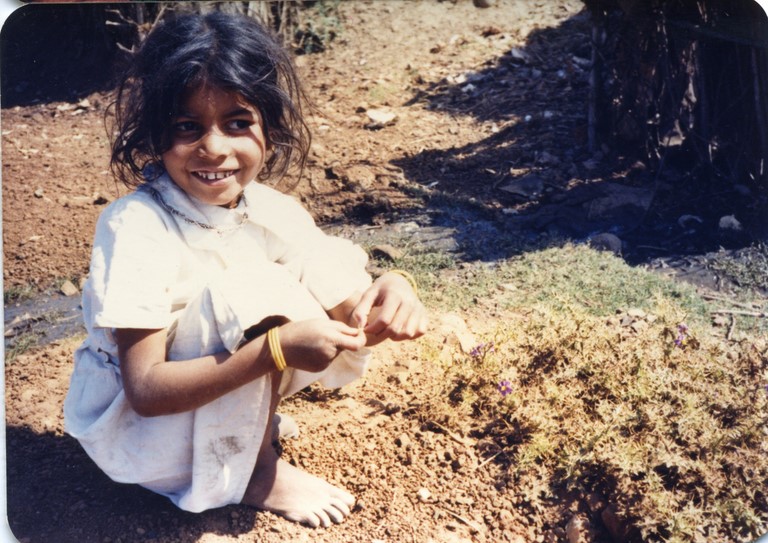 Bhopal 1985 child from slums across Union Carbide plant