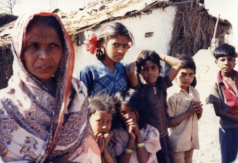 Bhopal 1985 slums across Union Carbide plant
