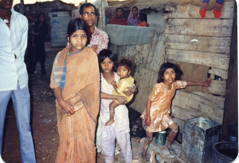 Bhopal 1985 slums across from Union Carbide