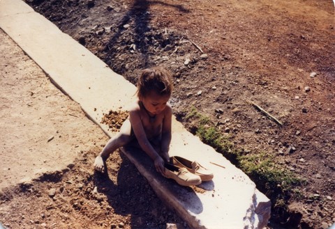 Bhopal 1985 slums across from Union Carbide